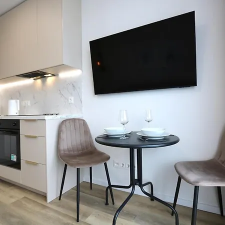 Flat For 2 Or 1 With Free Parking And Fast Wi-fi Апартаменты
