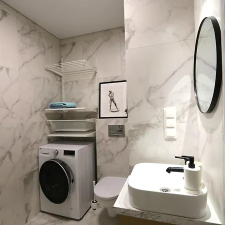 Flat For 2 Or 1 With Free Parking And Fast Wi-fi Apartamento