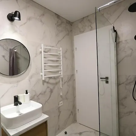 Flat For 2 Or 1 With Free Parking And Fast Wi-fi Apartamento