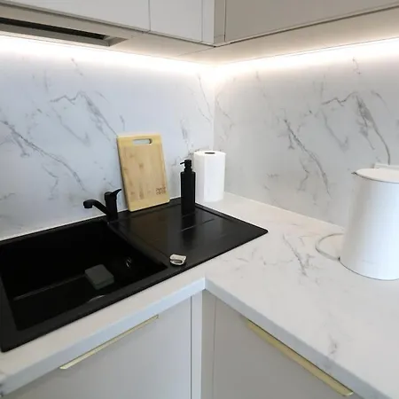 Flat For 2 Or 1 With Free Parking And Fast Wi-fi Apartamento