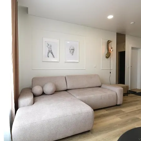 Flat For 2 Or 1 With Free Parking And Fast Wi-fi *