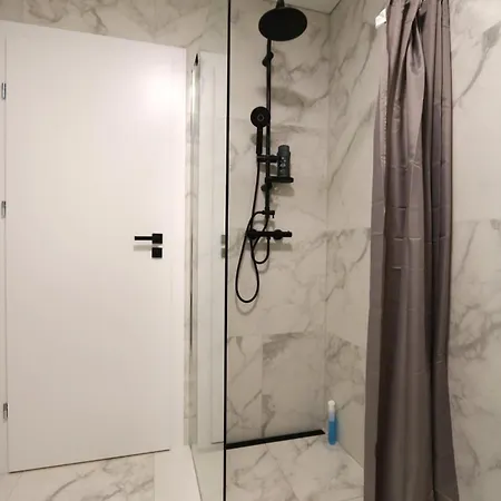 Flat For 2 Or 1 With Free Parking And Fast Wi-fi Apartamento