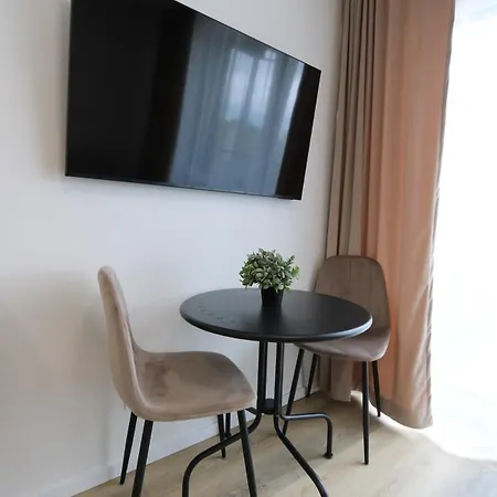 Flat For 2 Or 1 With Free Parking And Fast Wi-fi *