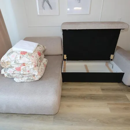 Апартаменты Flat For 2 Or 1 With Free Parking And Fast Wi-fi