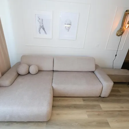 Flat For 2 Or 1 With Free Parking And Fast Wi-fi *