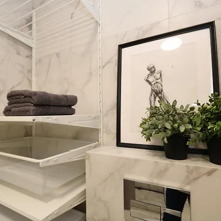 Апартаменты Flat For 2 Or 1 With Free Parking And Fast Wi-fi