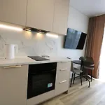Flat For 2 Or 1 With Free Parking And Fast Wi-fi *