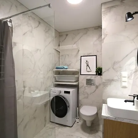 Апартаменты Flat For 2 Or 1 With Free Parking And Fast Wi-fi