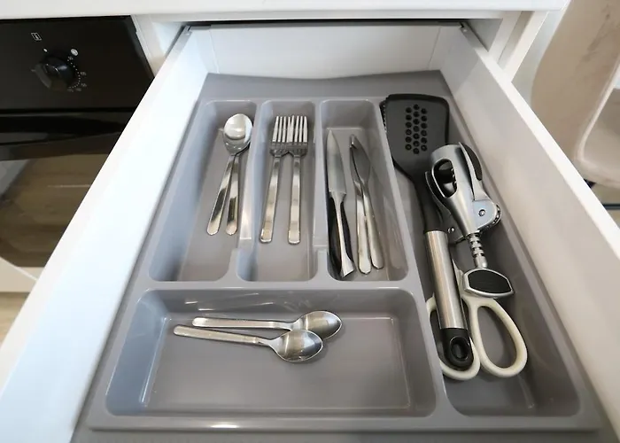 Flat For 2 Or 1 With Free Parking And Fast Wi-fi Апартаменти *