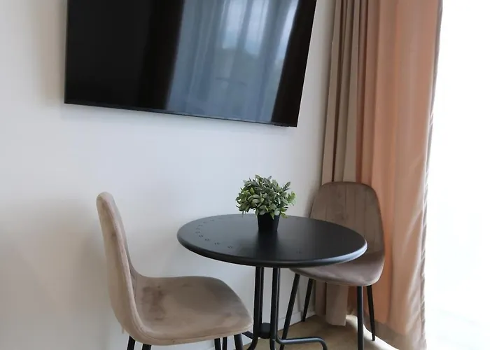 Flat For 2 Or 1 With Free Parking And Fast Wi-fi *