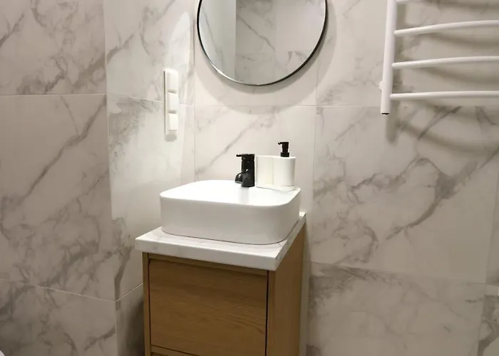 Flat For 2 Or 1 With Free Parking And Fast Wi-fi Appartamento *