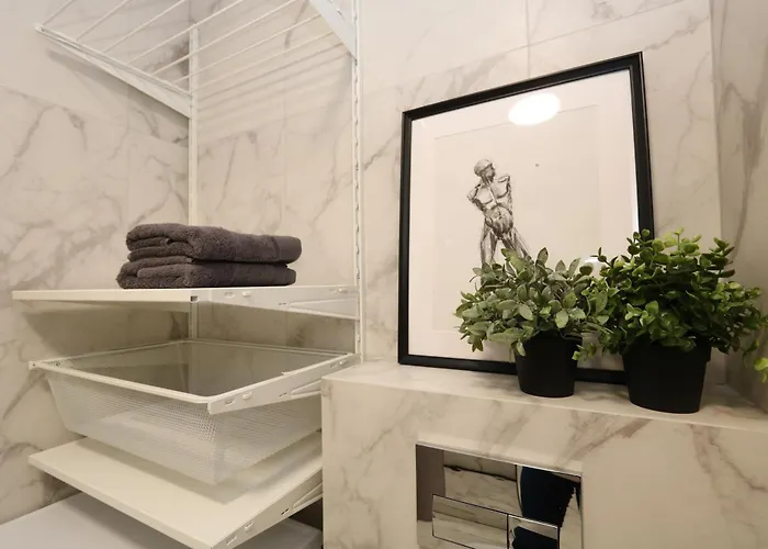 Апартаменти Flat For 2 Or 1 With Free Parking And Fast Wi-fi